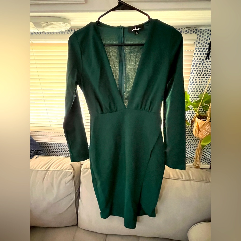 Lulu’s NWT Make It Hot Emerald Long Sleeve Low Neck Dress